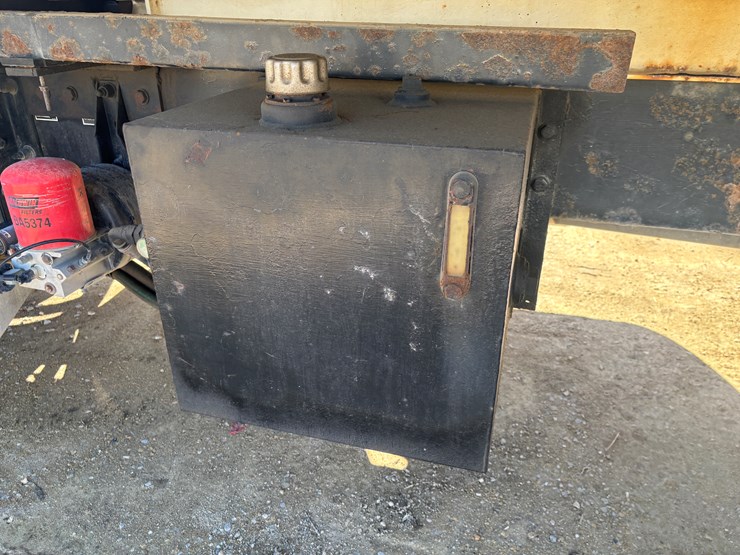 2009-peterbilt-340-image-19