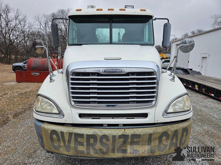 2003-freightliner-columbia-120-image-2