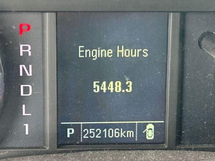 2018-chevrolet-silverado-2500hd-image-13