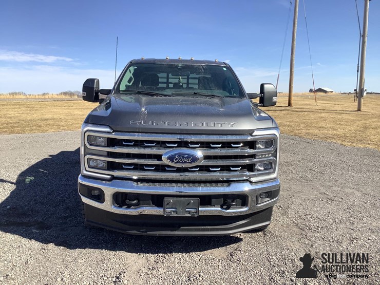 2023-ford-f250-lariat-image-2