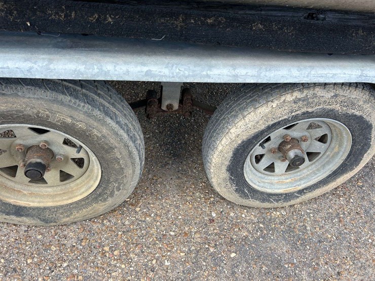 2001-premier-225-sun-station-pontoon-boat-image-3