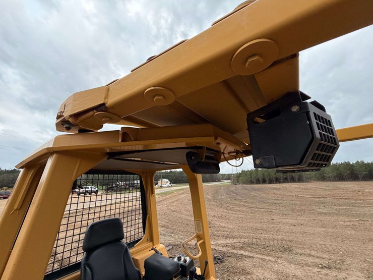 2007-caterpillar-d3g-lgp-image-34