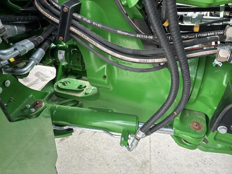 2025-john-deere-9r-590-image-37