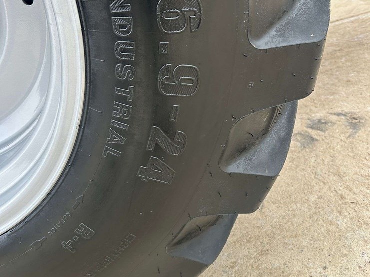 2024-mahindra-5145-image-12