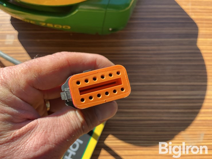 2024-john-deere-7500-image-11