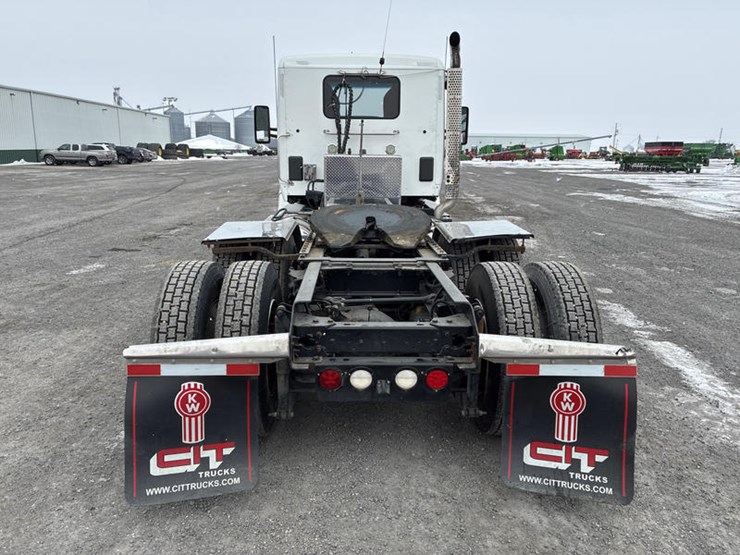 2016-kenworth-t680-image-5