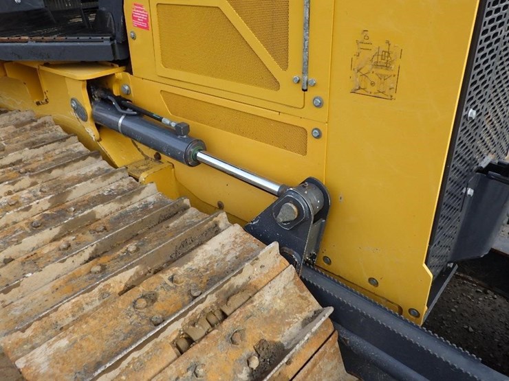 2019-deere-450k-lgp-image-12