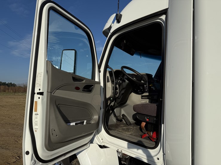 2019-peterbilt-579-image-20