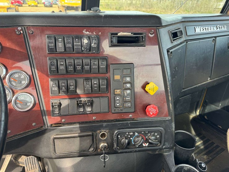2017-western-star-4700-image-13