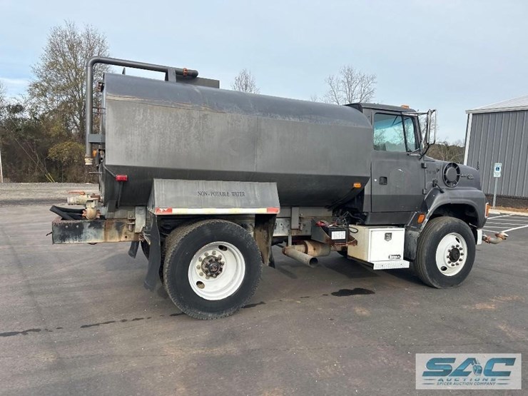 1994-ford-l9000-image-5