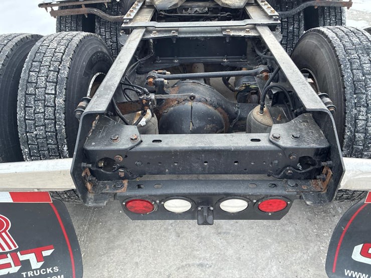 2016-kenworth-t680-image-28