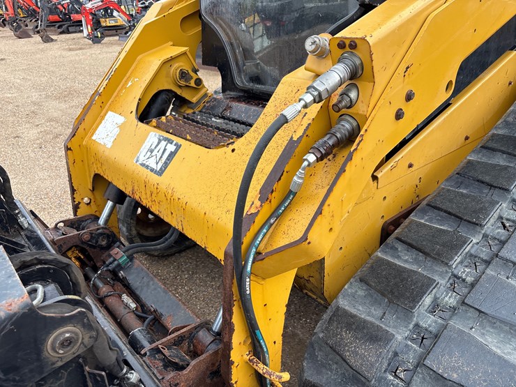 2015-caterpillar-299d-image-11