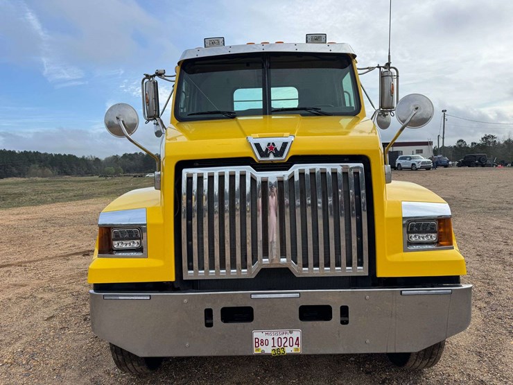 2017-western-star-4700-image-5