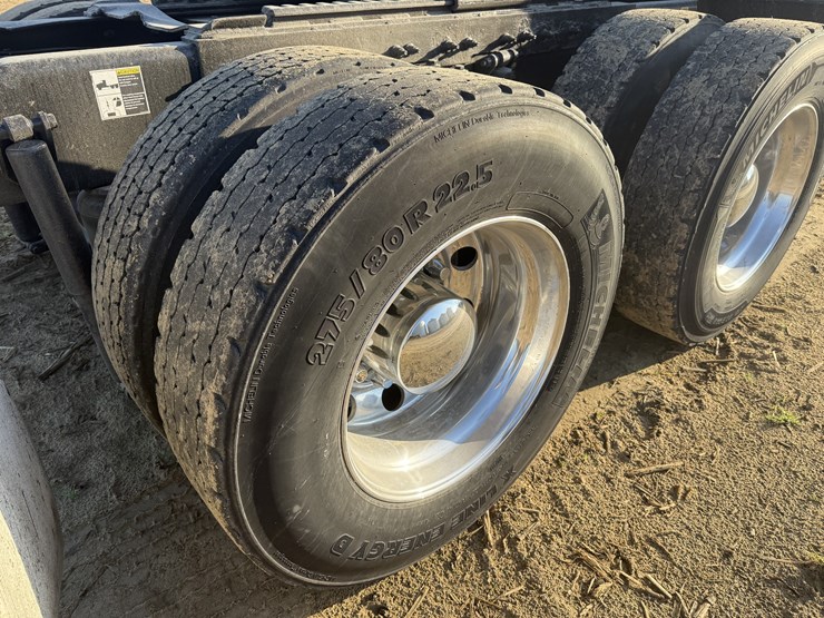 2019-peterbilt-579-image-5