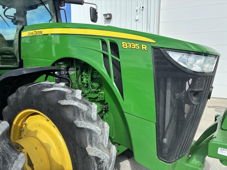 2013-john-deere-8335r-image-17