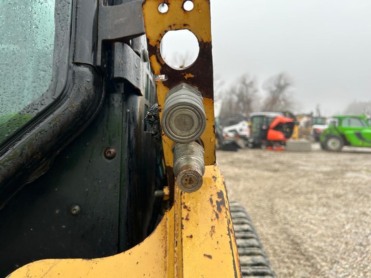 caterpillar-247b-image-11