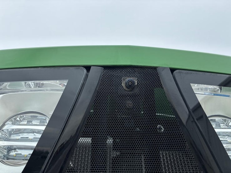 2025-john-deere-9r-590-image-12