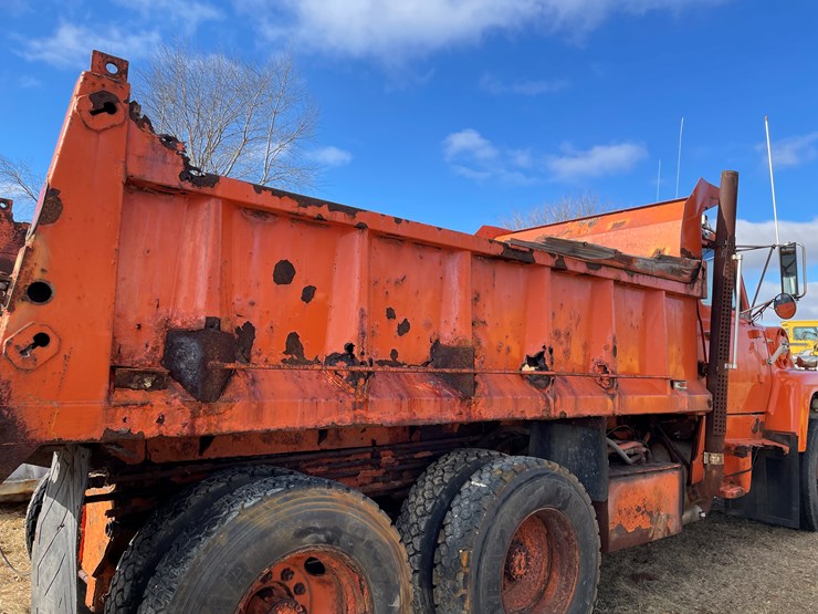 1986-ford-9000-image-14