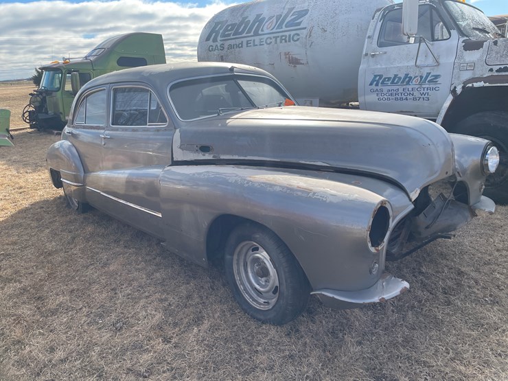 #4203-•-1947-buick-super-sedan,-(has-title)-image-3