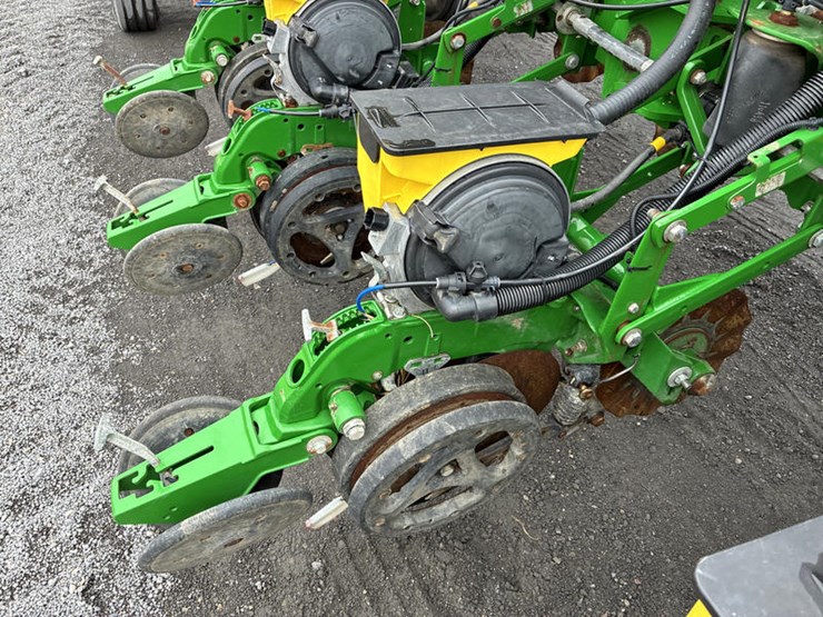 2019-john-deere-1775-image-56