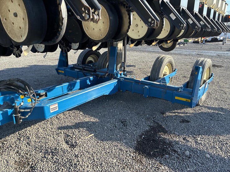 2010-kinze-3600-image-86