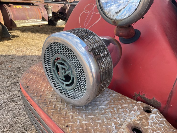 #4206-•-1951-mack-fire-truck-cab-and-chassis,-(no-title)-image-10