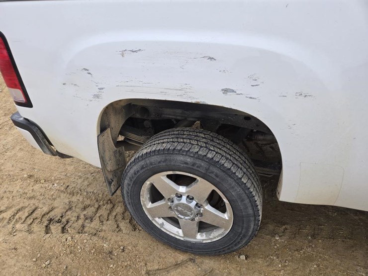 2013-gmc-sierra-2500-image-11