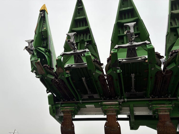 2024-john-deere-c12f-image-25