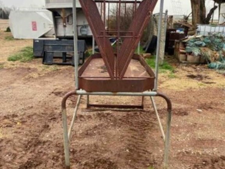 square-bale-horse-feeder-image-2