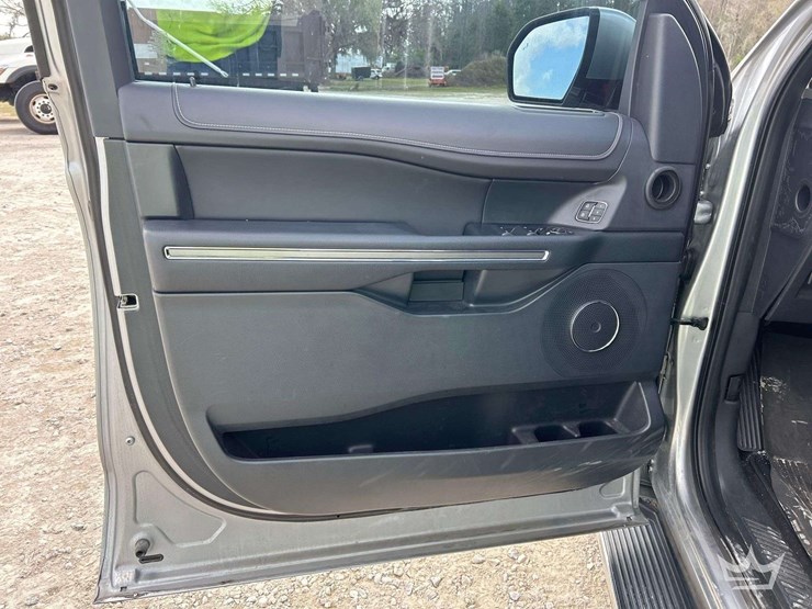 2022-ford-expedition-image-10