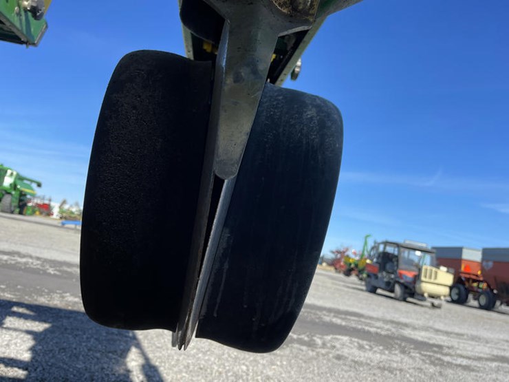 2004-john-deere-db90-image-30