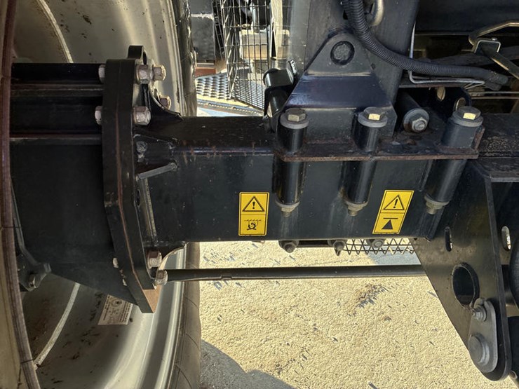 2010-case-ih-8120-image-40