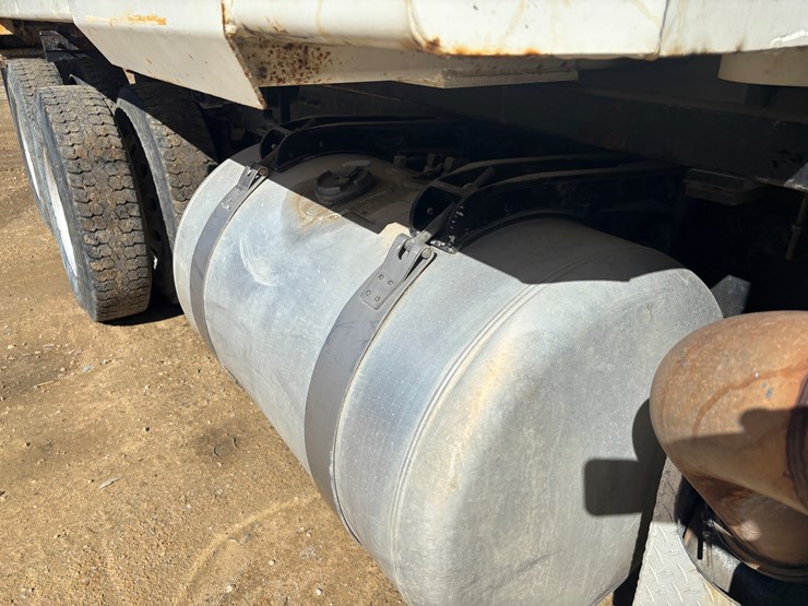 2009-peterbilt-340-image-17