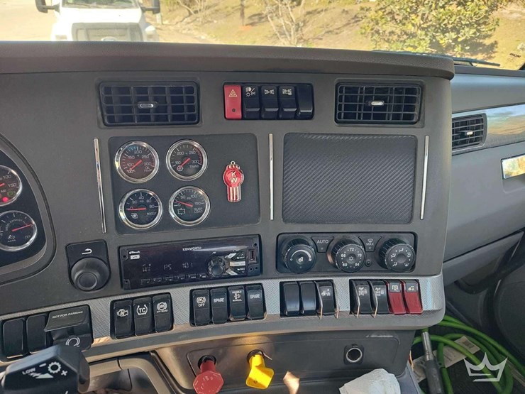 2019-kenworth-t880-image-18