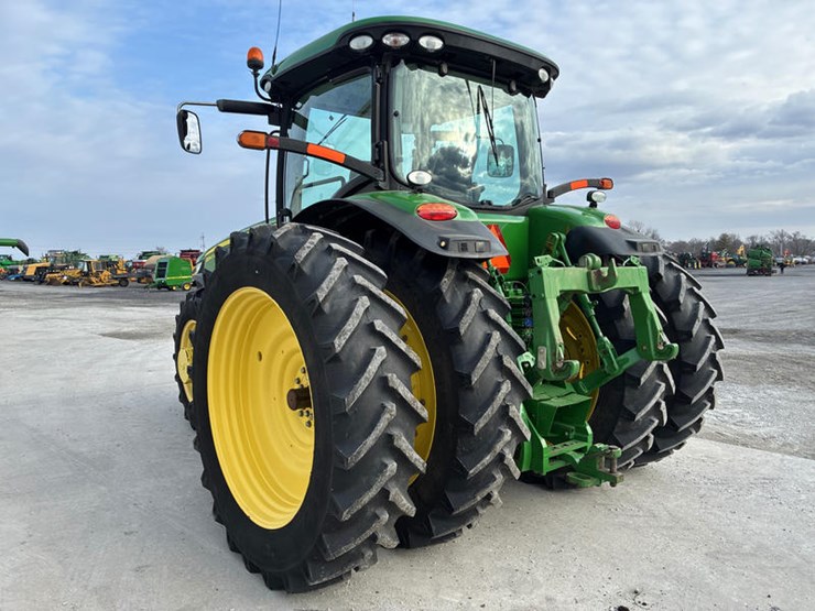 2012-john-deere-8260r-image-8
