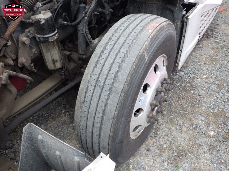 2023-kenworth-t680-image-32