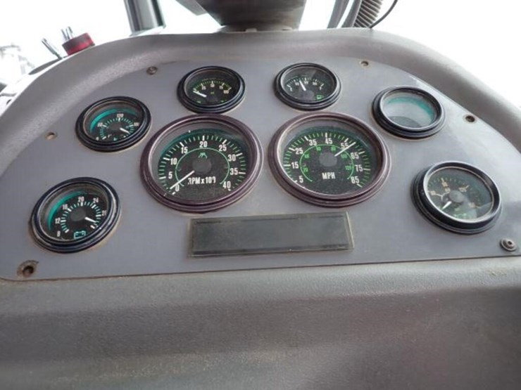 2002-gmc-7500-image-26