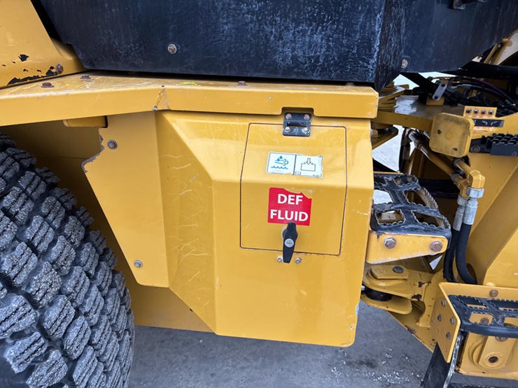 2021-caterpillar-926m-image-32