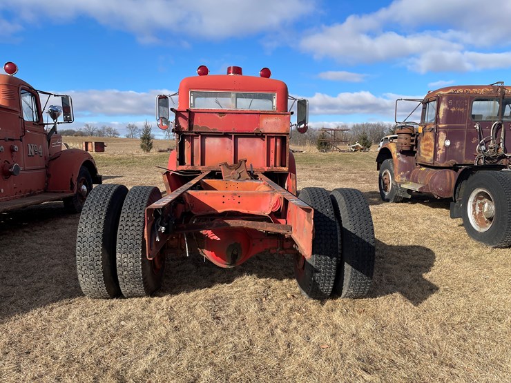 #4206-•-1951-mack-fire-truck-cab-and-chassis,-(no-title)-image-5