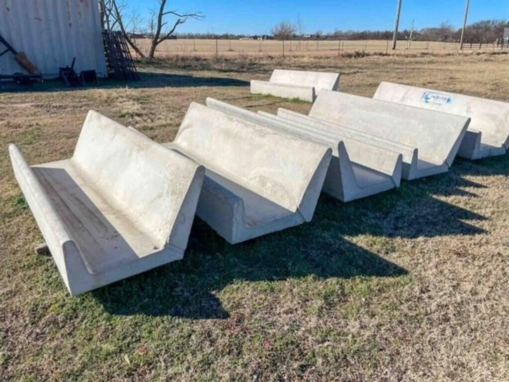 6-new-concrete-cattle-feed-bunks-image-1