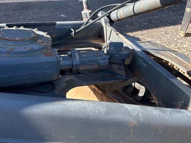 2011-deere-772g-image-11