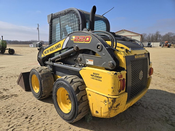 new-holland-l220-image-5