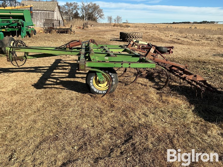 john-deere-100-image-8