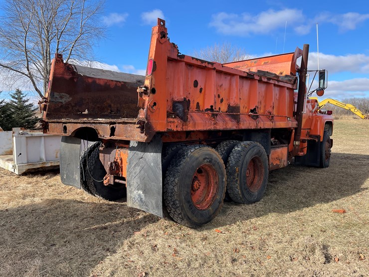 1986-ford-9000-image-5