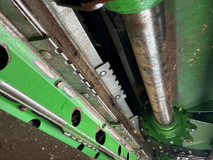 2012-john-deere-s670-image-29