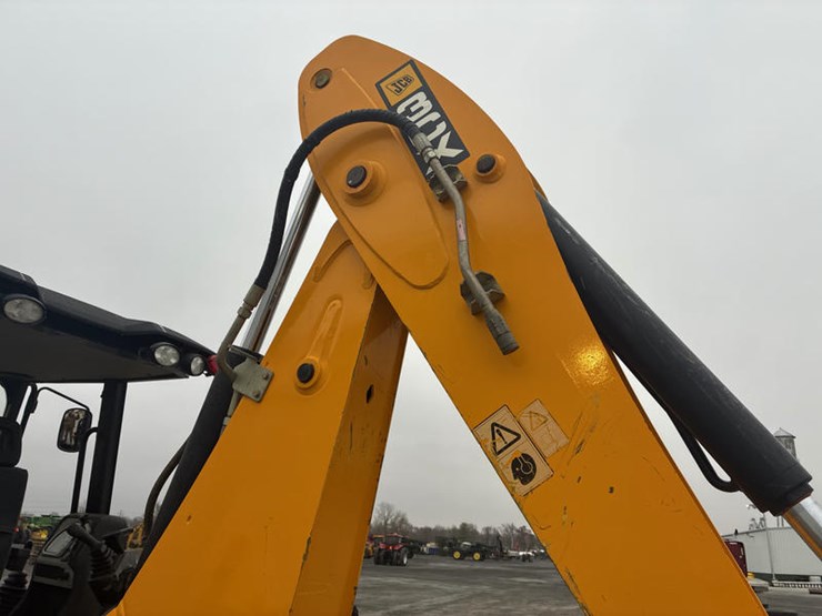 2019-jcb-3cx-image-41