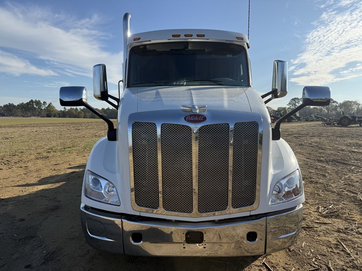 2019-peterbilt-579-image-19