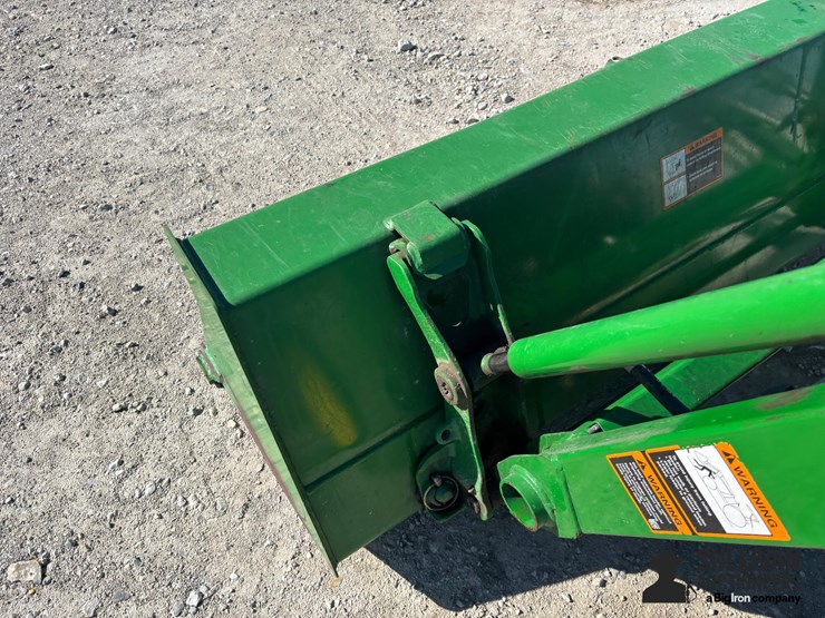 2011-john-deere-2320-image-12