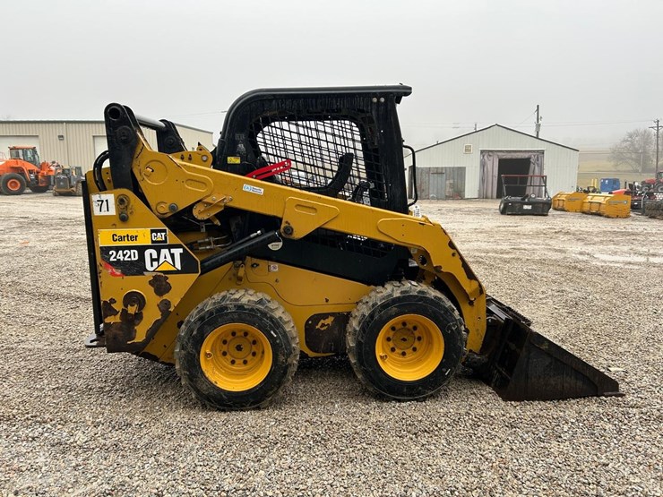 2019-caterpillar-242d-image-5