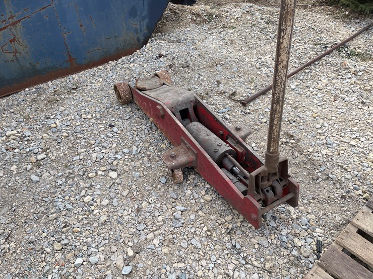 #4261-•-heavy-duty-floor-jack-image-2